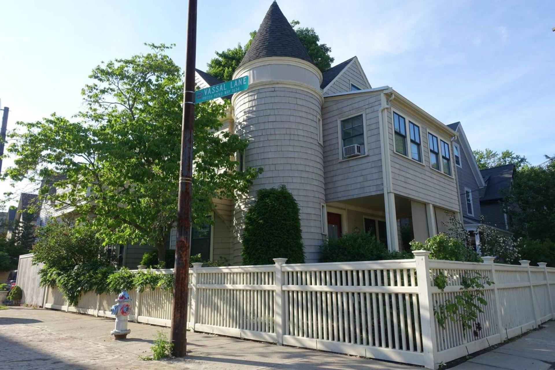 Luxury Harvard/Mit Victorian Кеймбридж Екстериор снимка